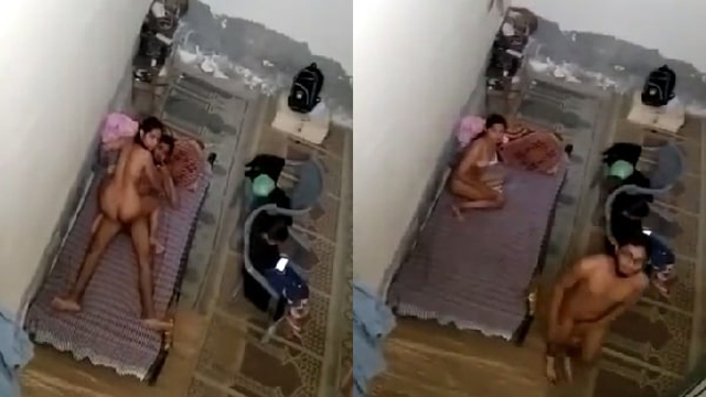 Girlfriend ko chodtte hue pakda gaya – ladka uske bahan k saamne